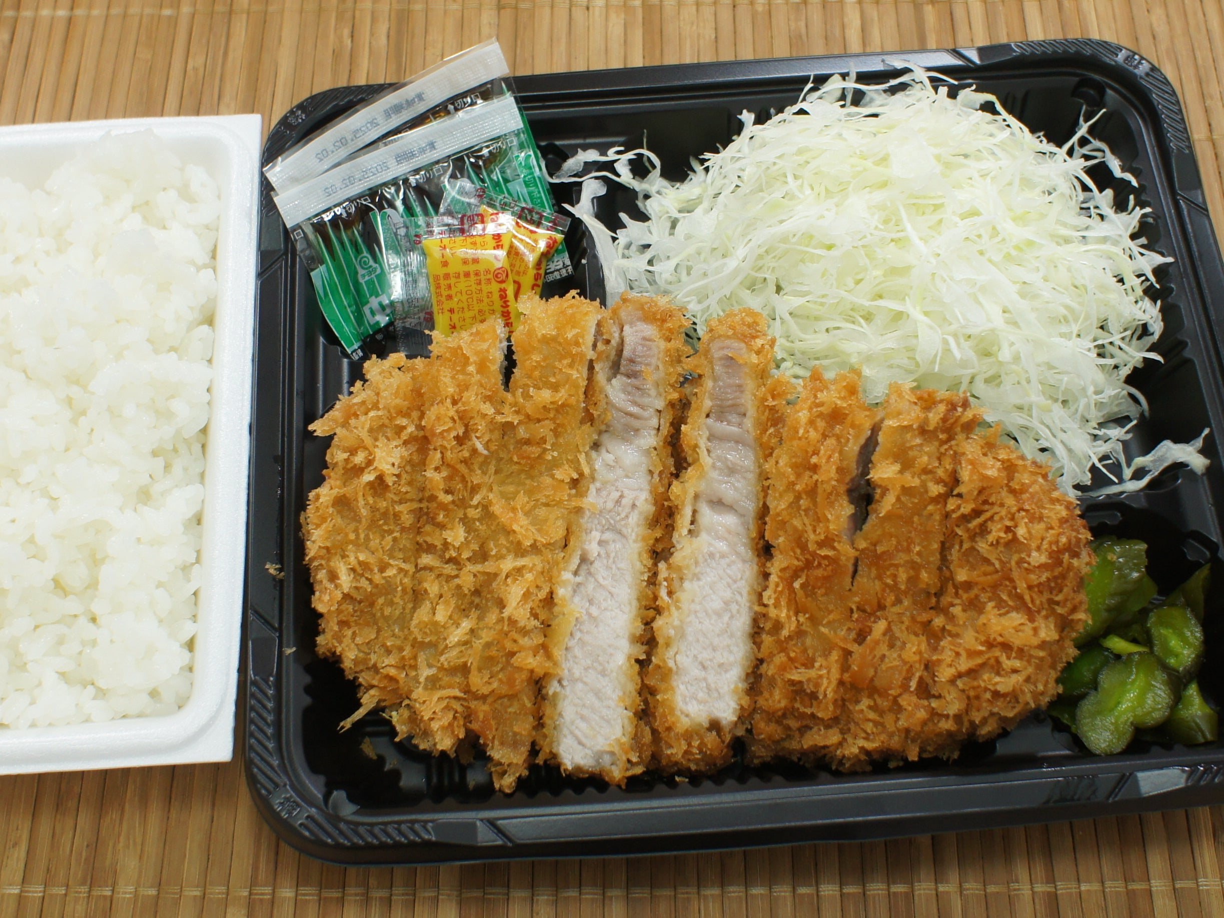 元祖とんかつ弁当けしごむ 2024.9_e16c53c5-23eb-448f-8ba6